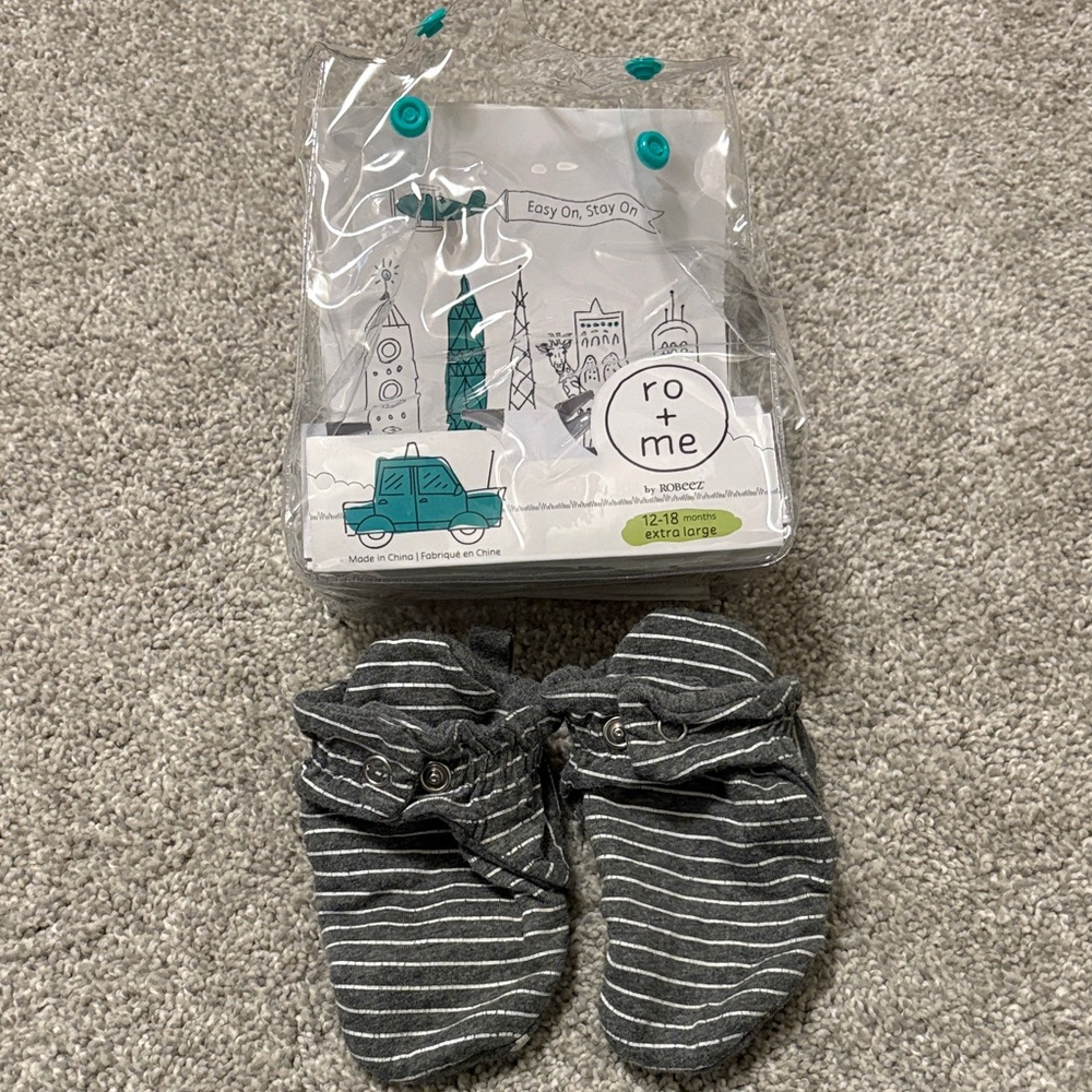 EUC Ro+me by Robeez Striped Baby Booties